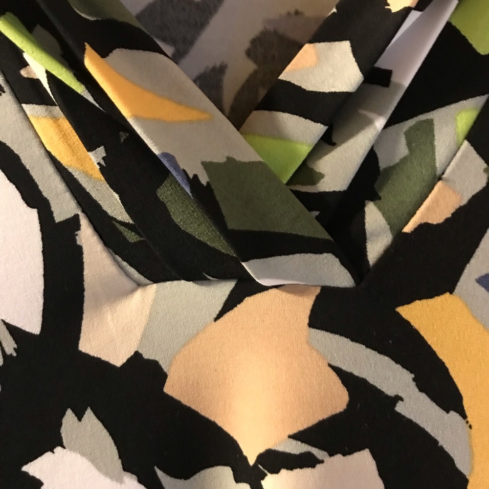 Ann Klein Size M Abstract Print Tank/Shell - Picture 3 of 4